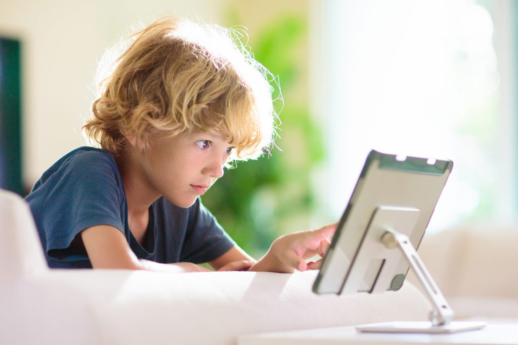 child on device tips to reduce screen time